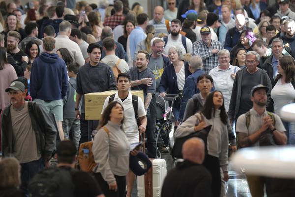 Travelers cope with crowds and high prices on the busiest day of Memorial Day weekend