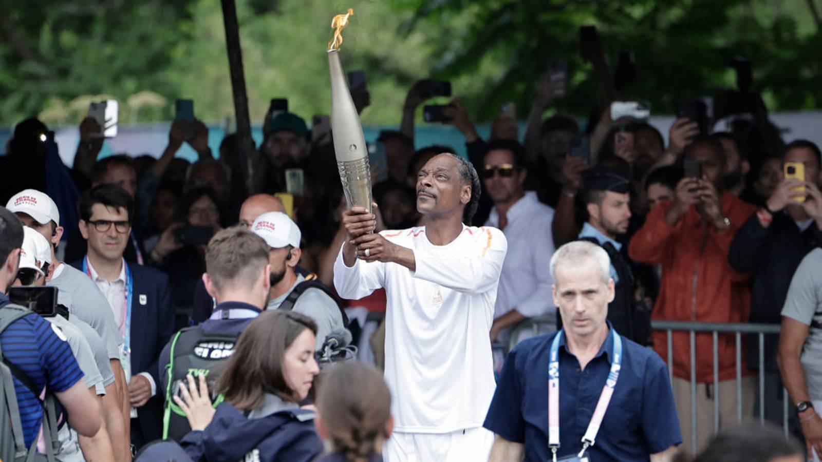 Paris Olympics Snoop Dogg lights up torch run 95.5 WSB