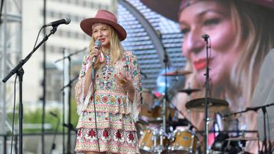 ‘Everybody is safe’: Singer Jewel says tour bus caught fire