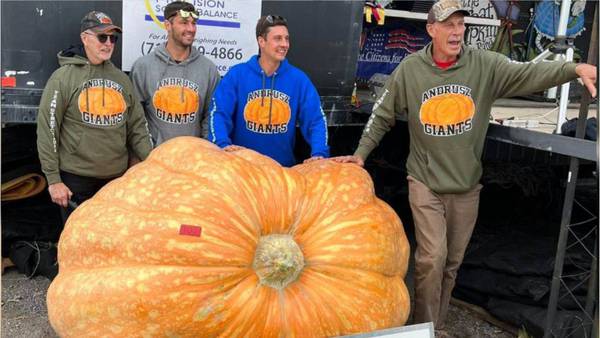 2,554-pound pumpkin breaks national record