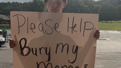 GA boy who held sign asking for help to bury his mom raises nearly $80K for her funeral