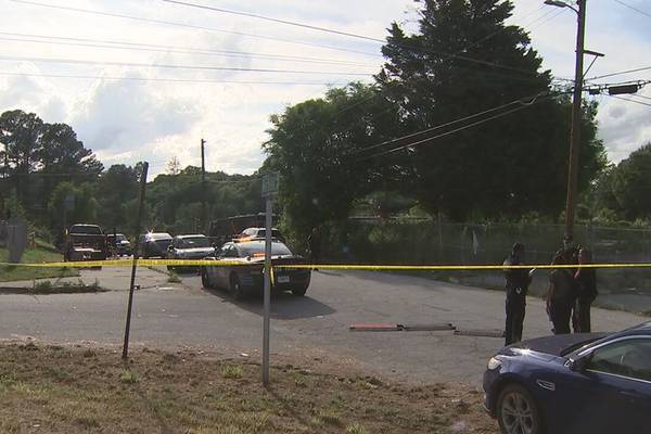 3 people shot in northwest Atlanta neighborhood