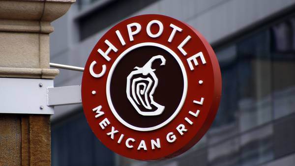 Chipotle reverses protein policy, says workers can choose chicken once again