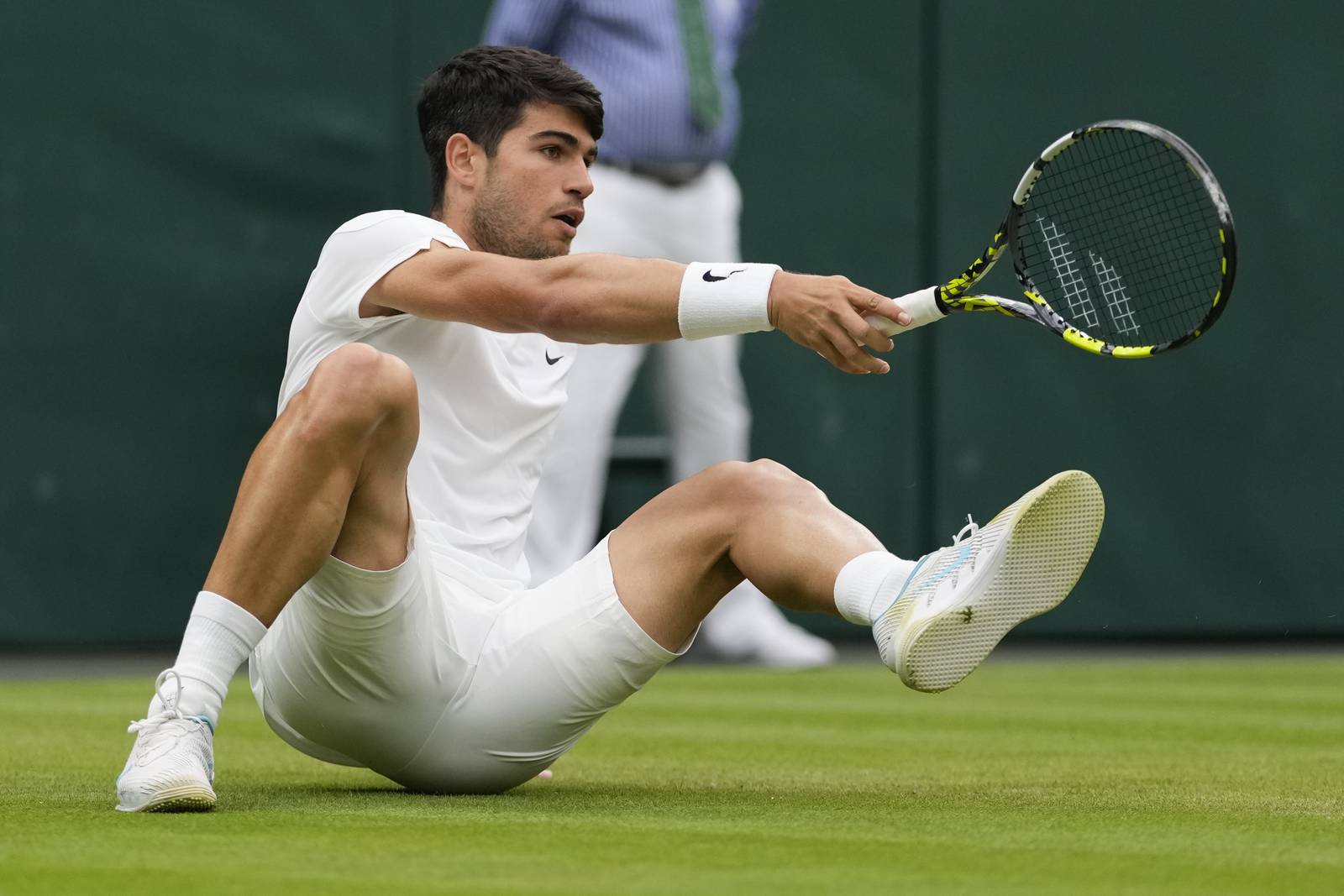 Carlos Alcaraz and Jannik Sinner reach the Wimbledon quarterfinals with