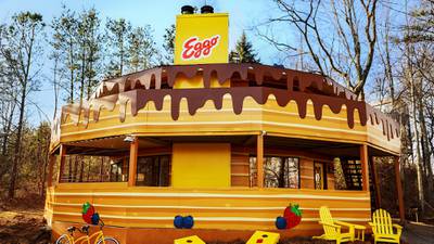 Leggo of my rental: Eggo offers pancake house for rent