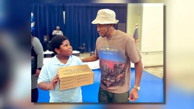 Rapper, actor Ludacris surprises metro Atlanta students with new shoes