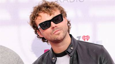 5 Seconds of Summer show ends early after Ashton Irwin suffers heat exhaustion