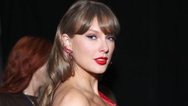 Season of giving: Taylor Swift donates millions to organizations