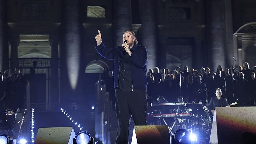 Jelly Roll performing