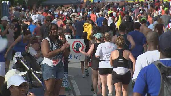 Thousands of spectators cheer on runners at 55th annual AJC Peachtree Road Race